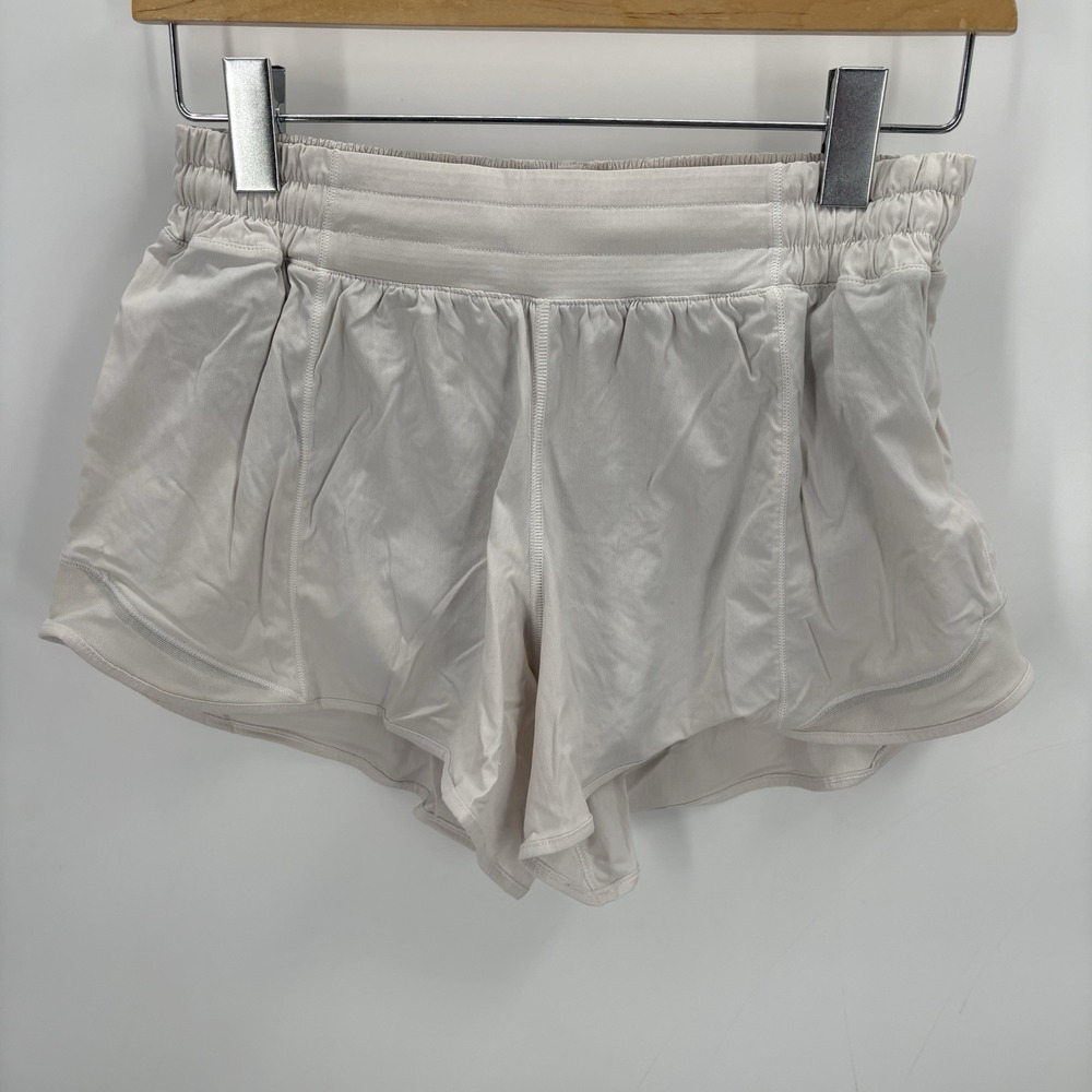Lululemon Hotty Hot Short Off White Built in Brief Size 8 Tall Zip Pocket 3"‎